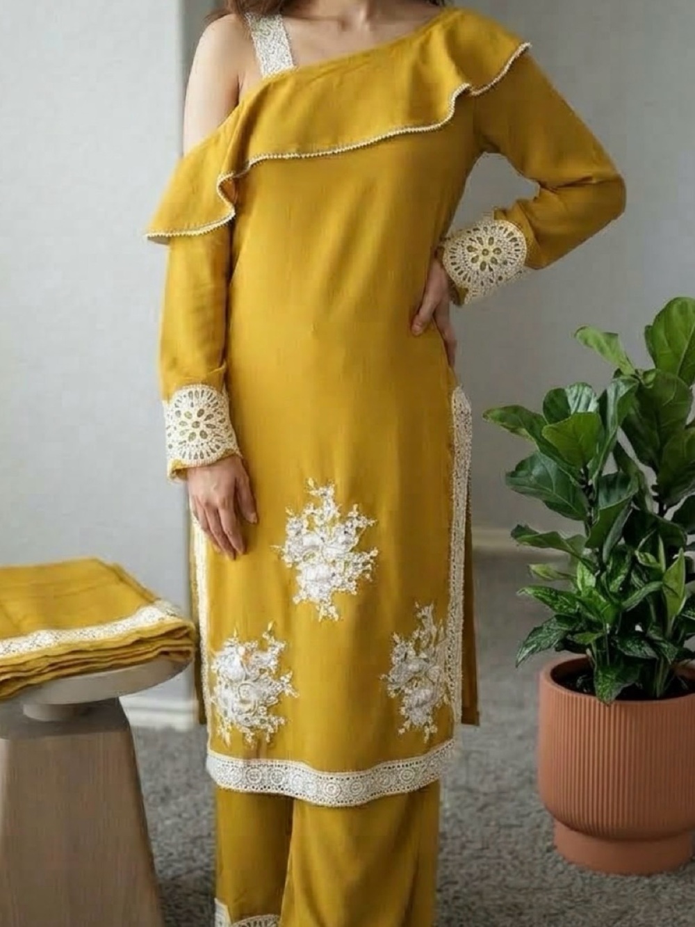 Kurta kameez Duppatta, pants. off shoulder yellow white lace top. long sleeve S